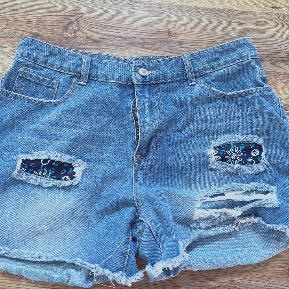 Cute Jean shorts  Size Large ( 8 ).